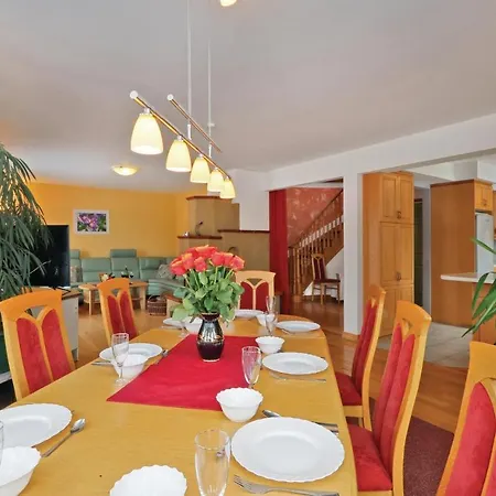 Feriehus Beautiful In Auerbach With 4 Bedrooms And Wifi