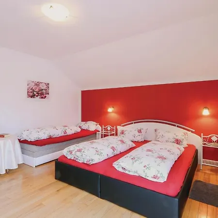 Feriehus Beautiful In Auerbach With 4 Bedrooms And Wifi Auerbach (Vogtland)