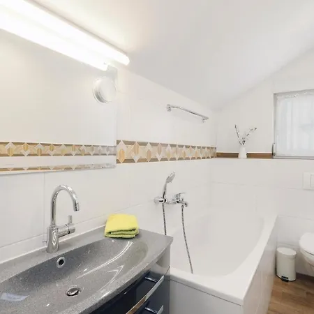 Beautiful In Auerbach With 4 Bedrooms And Wifi