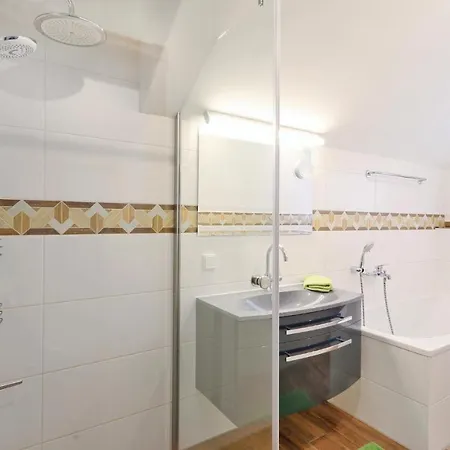 Feriehus Beautiful In Auerbach With 4 Bedrooms And Wifi *